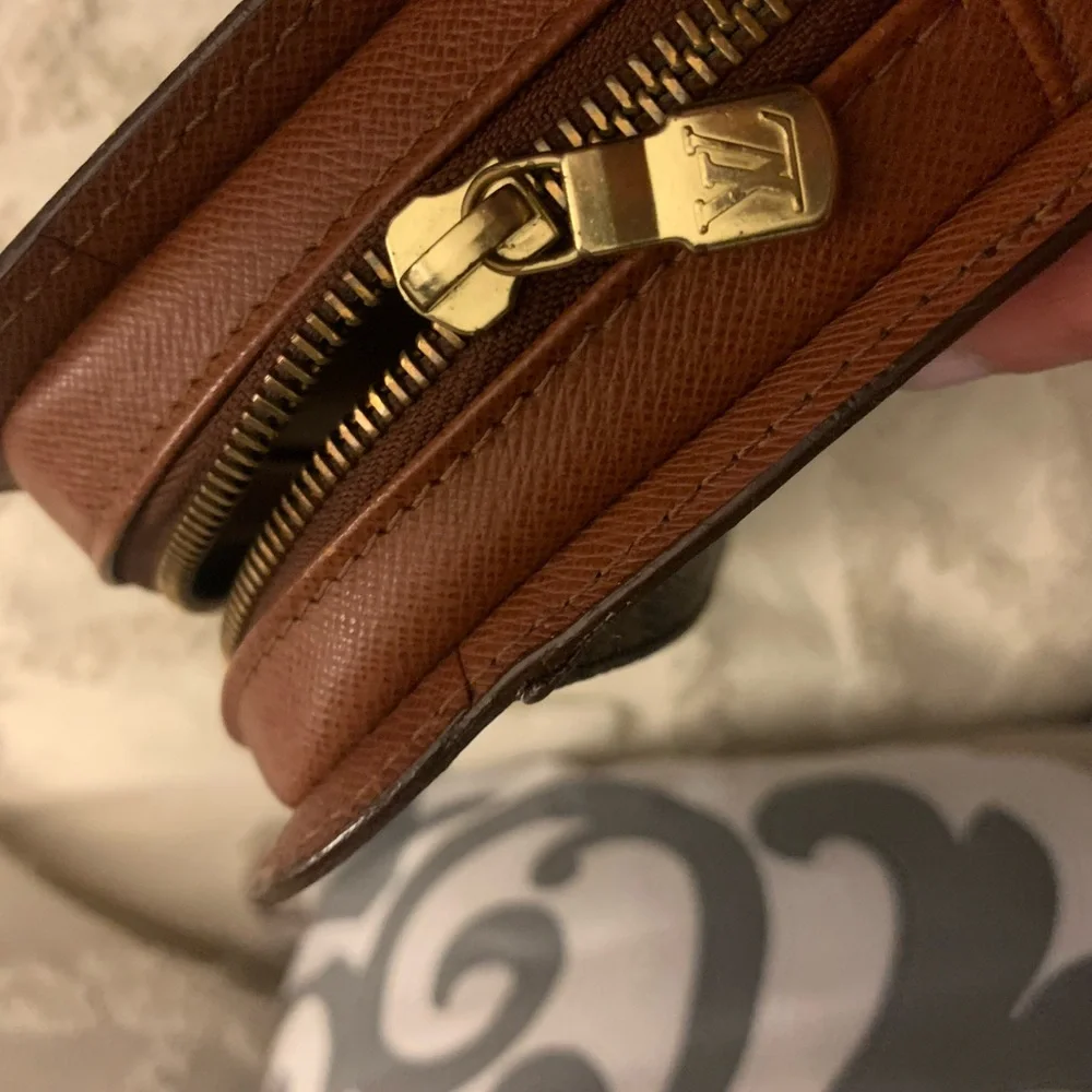 Louis Vuitton Orsay Clutch - Picture 10 of 13